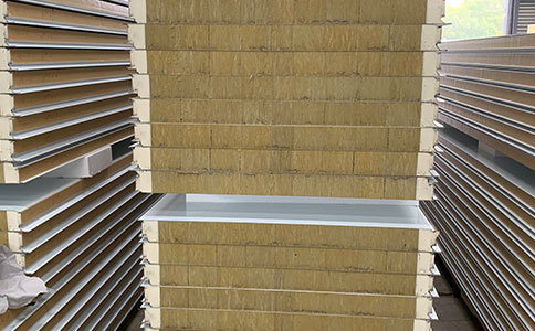 使用巖棉夾芯板時，我們應(yīng)該注意哪些方面？