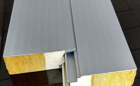 巖棉夾心橫鋪板怎么看？